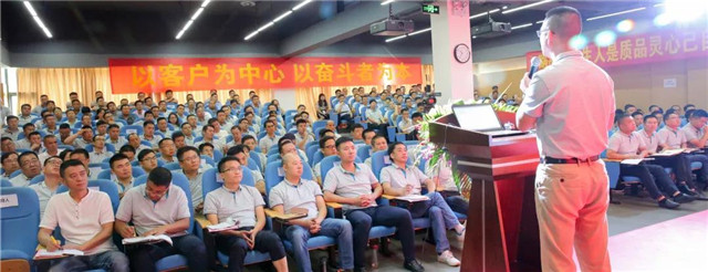 这一天，我们心连着心，为同一个身份而自豪